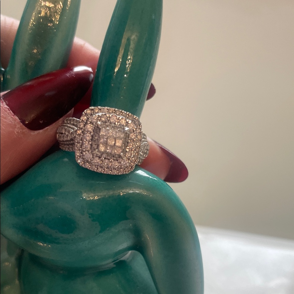 Elegant 10 k gold diamond  Ring